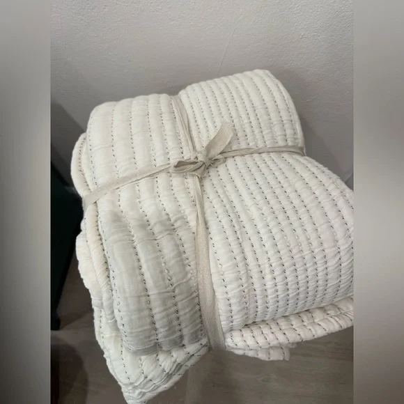 NWT Queen Organic Cotton Channel Stitch Coverlet in Undyed - Picture 6 of 7